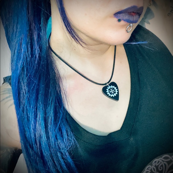 Black resin ouija board steam punk wheel necklace - Picture 3 of 12